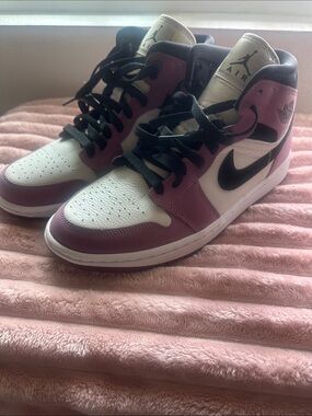 Nike Air Jordan 1 High - White, Plum, Black